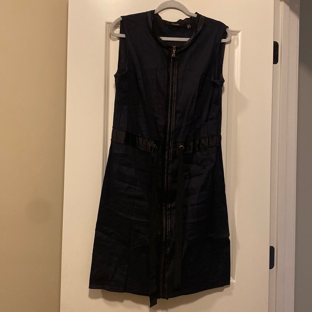 Tahari women’s sleeveless dress in size 12